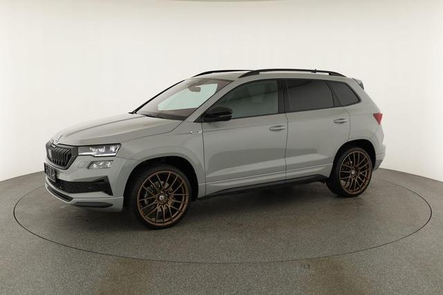 Skoda Karoq Sportline 4x4 2.0 TSI DSG 4x4, Pano, AHK, Navi, Matrix, el. Klappe, FS-beheizbar, 19-Zoll, 1. Hand 