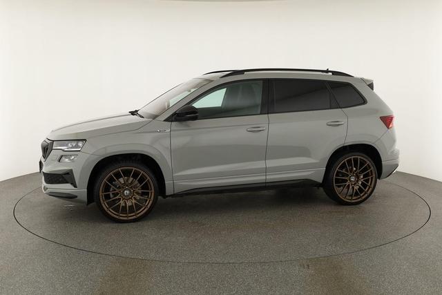 Skoda Karoq Sportline 4x4 2.0 TSI DSG 4x4, Pano, AHK, Navi, Matrix, el. Klappe, FS-beheizbar, 19-Zoll, 1. Hand 