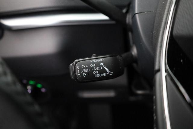 Skoda Karoq Style 1.5 TSI DSG Style, LED, Navi, Kamera, ACC, AppConnect, Ladeboden 
