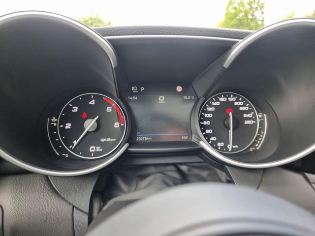 Alfa Romeo Giulia Veloce Q4 Automatik I NAVI Schiebedach 