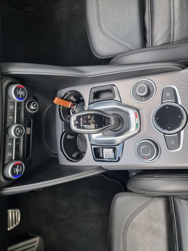 Alfa Romeo Giulia Veloce Q4 Automatik I NAVI Schiebedach 