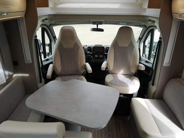 Etrusco Teilintegrierte Fiat 24 T7400SB | Complete Selection Gasregler DuoControl + EisEx Markise Hubbett Sofort verfügbar! 
