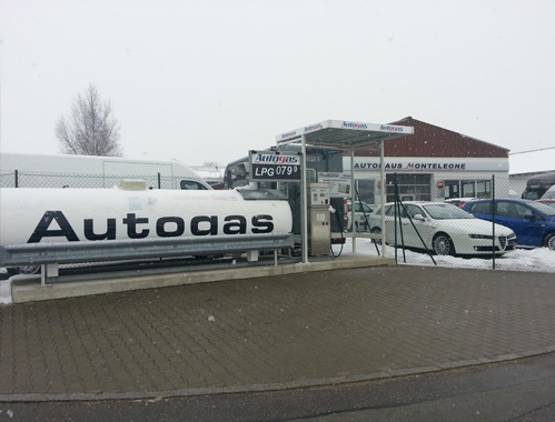 IHRE LACKIEREREI IN GANGKOFEN