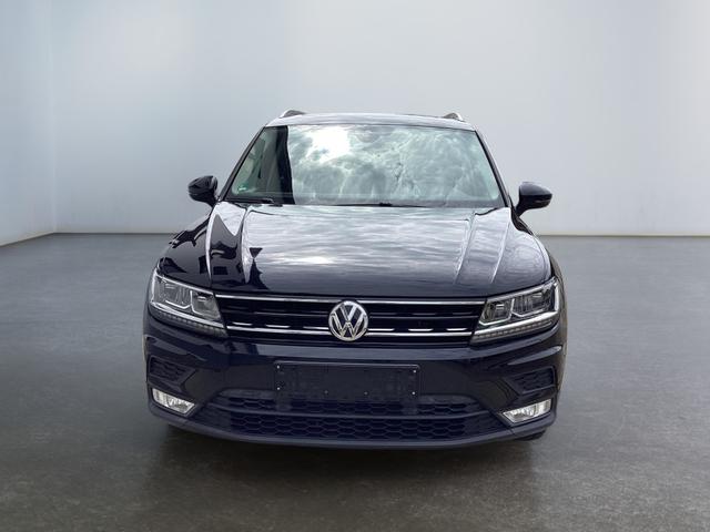 Volkswagen / Tiguan / Schwarz / / / 