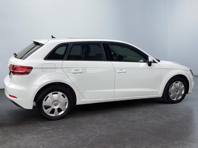 Audi / A3 Sportback / Weiß / / / 