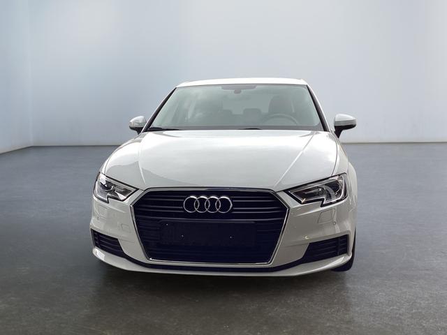 Audi / A3 Sportback / Weiß / / / 