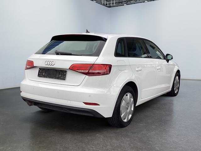 Audi / A3 Sportback / Weiß / / / 