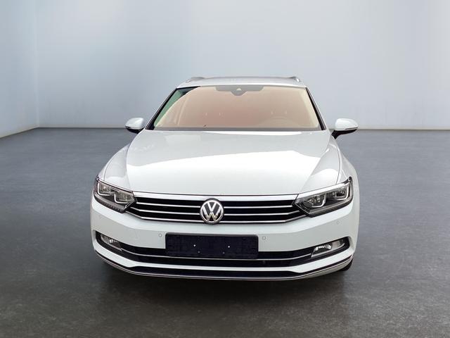 Volkswagen / Passat Variant / Weiß / / / 