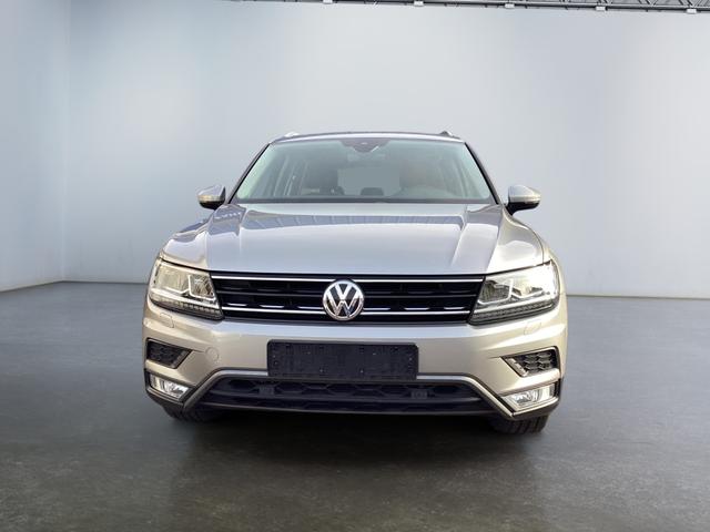 Volkswagen / Tiguan / Gold / / / 