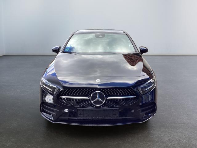 Mercedes-Benz / A-Klasse / Schwarz / / / A 200 AMG Line (EURO 6d) A 200 EU6d AMG Line