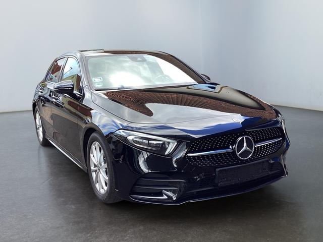 Mercedes-Benz / A-Klasse / Schwarz / / / A 200 AMG Line (EURO 6d) A 200 EU6d AMG Line