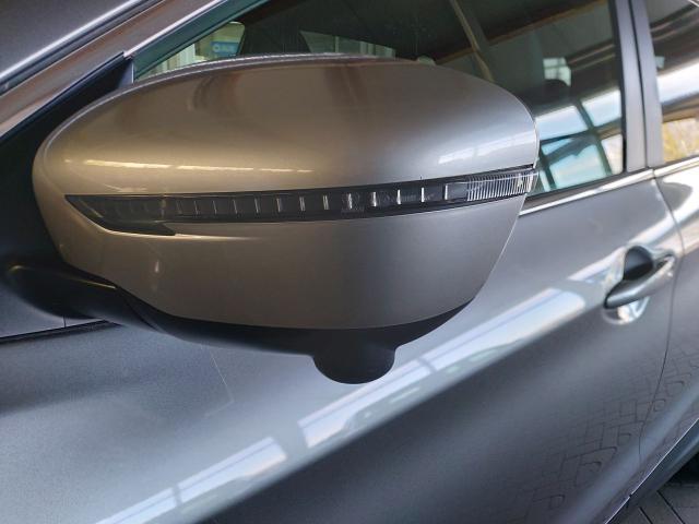 Nissan Qashqai 1,2 DIG-T Tekna AHK LED NAVI PANO KAMERA360° 