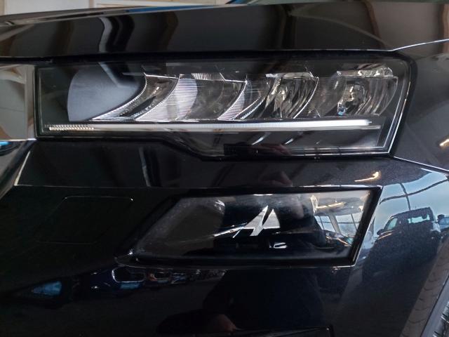 Skoda Karoq 1,5 TSI DSG Selection AHK Kamera LED PDC Winterpaket 