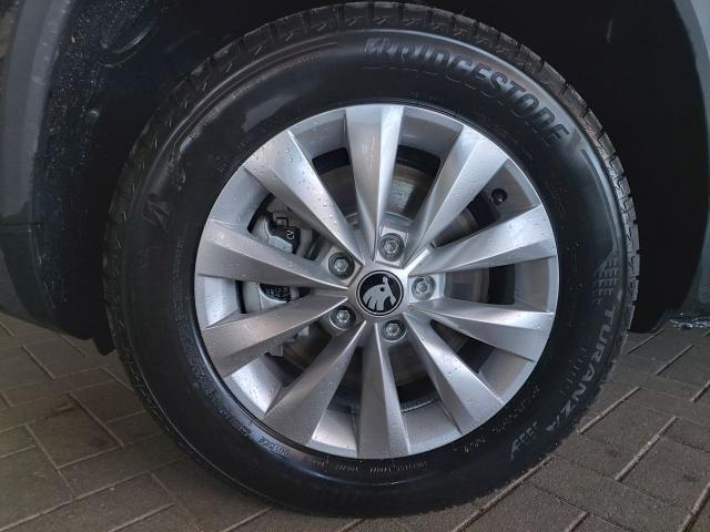 Skoda Karoq 1,5 TSI DSG Selection AHK Kamera LED PDC Winterpaket 