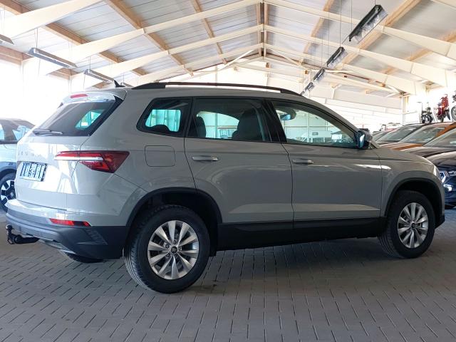Skoda Karoq 1,5 TSI DSG Selection AHK Kamera LED PDC Winterpaket 