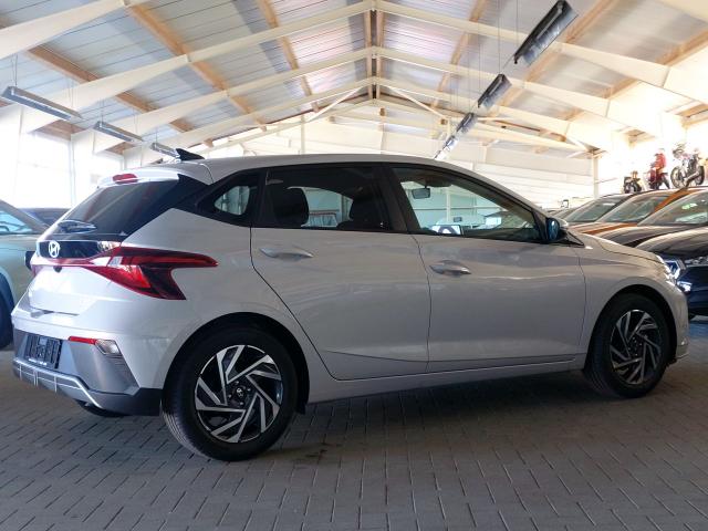 Hyundai i20 1,2i Select Alu Klima Kamera NAVI PDC 