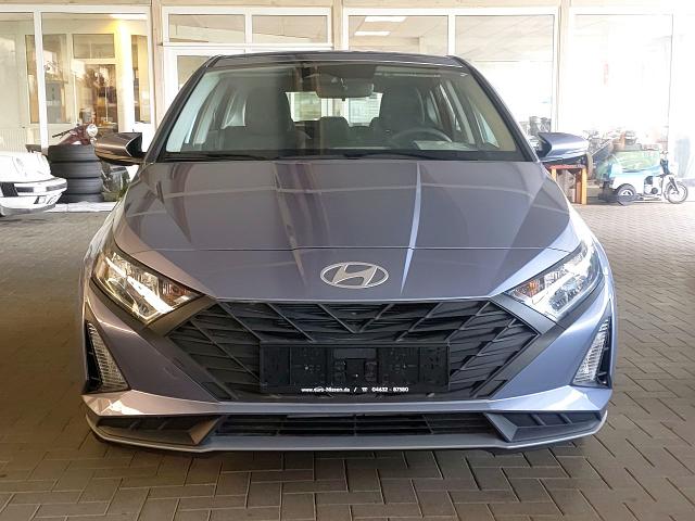Hyundai i20 1,2i Comfort Kamera Klima Navi PDC 