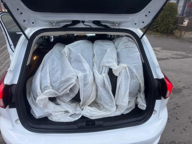 Ford Focus Cool & Connect/1 Jahr Garantie/TÜV Neu /1.Hand/NAVI 