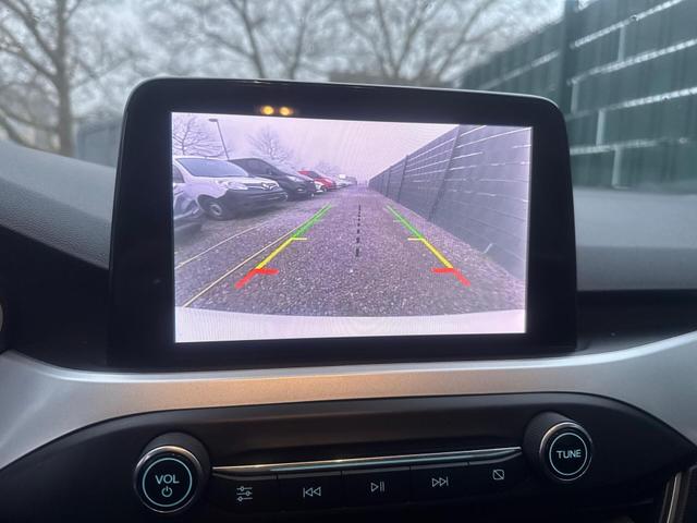 Ford Focus Cool & Connect/1 Jahr Garantie/TÜV Neu /1.Hand/NAVI 