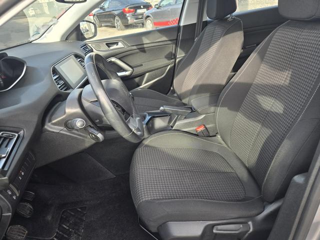 Peugeot 308 Allure Business/1.Hand/ 1 Jahr Garantie/ TÜV NEU/Kamera/ NAVI/PDC 