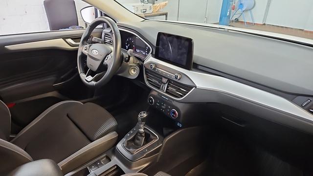 Ford Focus Cool & Connect/Garantie/TÜV Neu /1.Hand/NAVI 