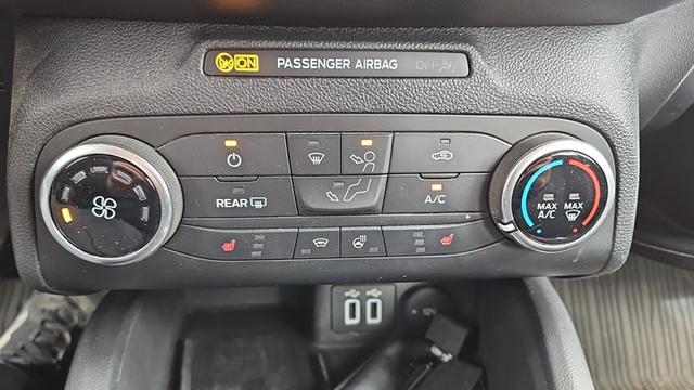 Ford Focus Cool & Connect/Garantie/TÜV Neu /1.Hand/NAVI 