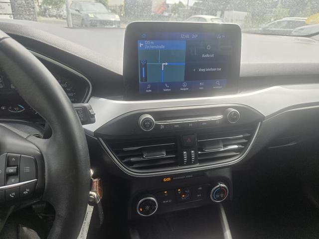Ford Focus Cool & Connect/1 Jahr Garantie/TÜV Neu /1.Hand/Kamera 