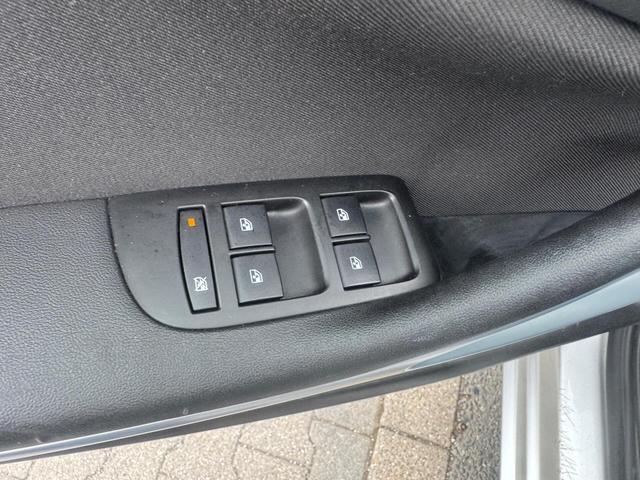 Opel Zafira Tourer 1.Hand/ 1 Jahr Garantie/ TÜV NEU/ NAVI/PDC 