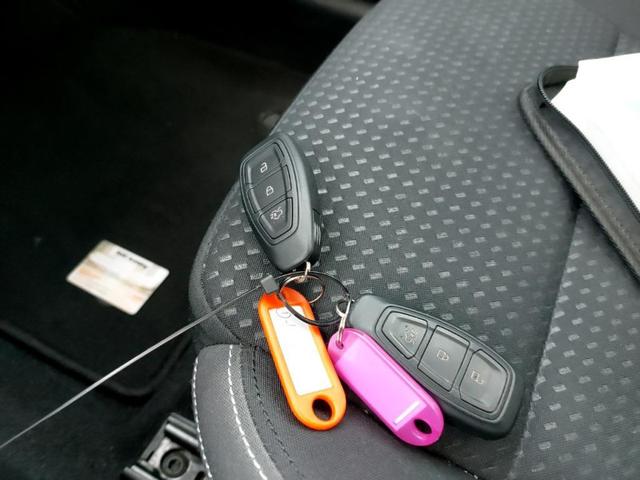 Ford Focus Cool /1 Jahr Garantie/TÜV Neu /1.Hand/NAVI 