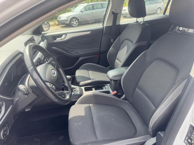 Ford Focus Cool /1 Jahr Garantie/TÜV Neu /1.Hand/NAVI 