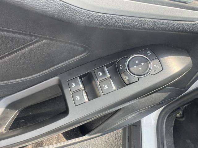 Ford Focus Cool /1 Jahr Garantie/TÜV Neu /1.Hand/NAVI 