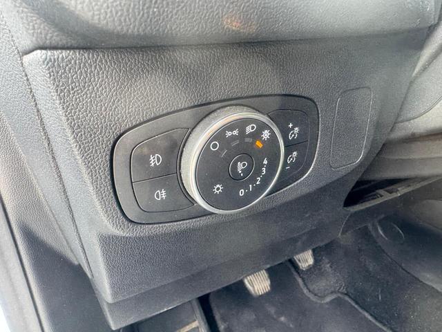 Ford Focus Cool /1 Jahr Garantie/TÜV Neu /1.Hand/NAVI 