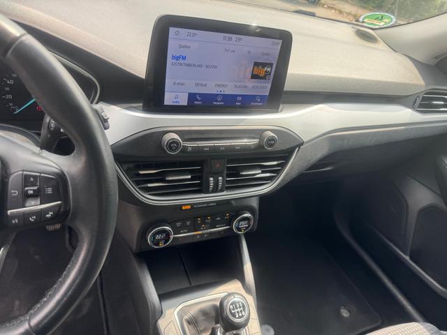 Ford Focus Cool /1 Jahr Garantie/TÜV Neu /1.Hand/NAVI 