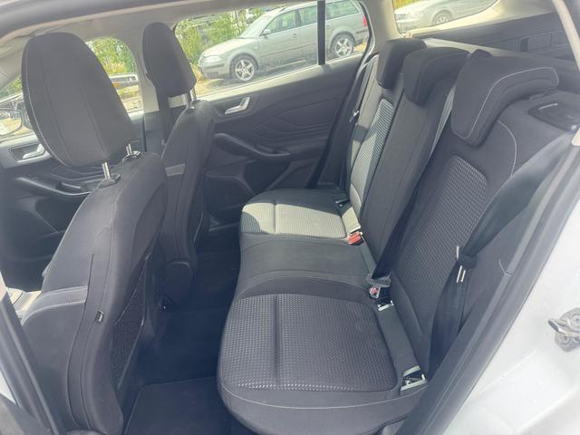 Ford Focus Cool /1 Jahr Garantie/TÜV Neu /1.Hand/NAVI 