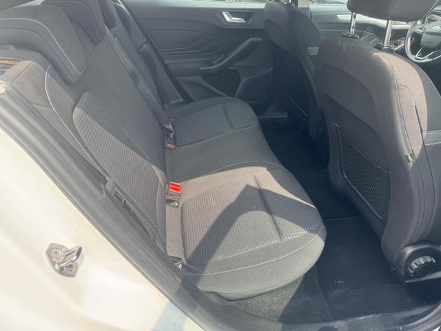 Ford Focus Cool /1 Jahr Garantie/TÜV Neu /1.Hand/NAVI 