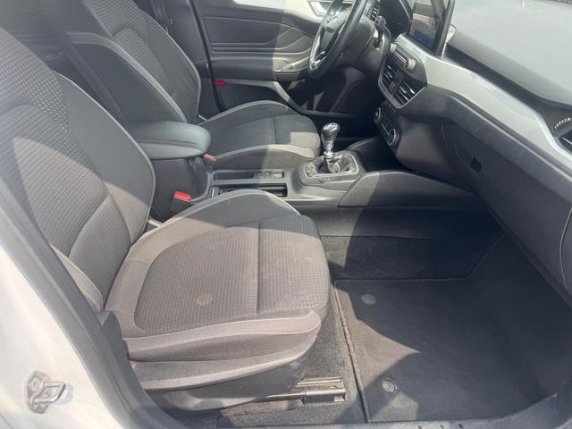 Ford Focus Cool /1 Jahr Garantie/TÜV Neu /1.Hand/NAVI 