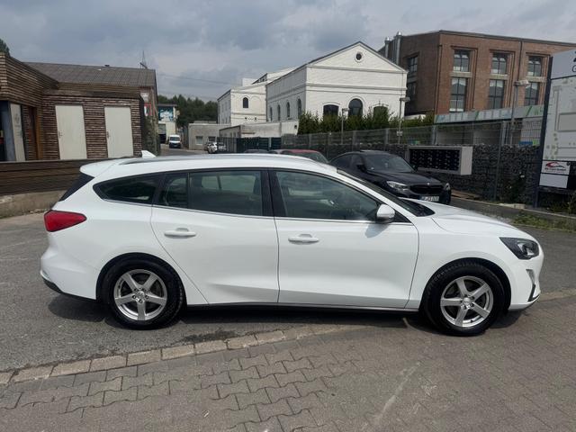 Ford Focus Cool /1 Jahr Garantie/TÜV Neu /1.Hand/NAVI 