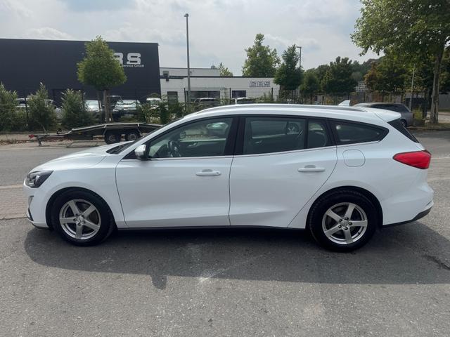Ford Focus Cool /1 Jahr Garantie/TÜV Neu /1.Hand/NAVI 