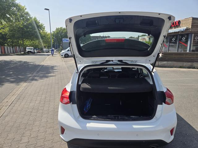 Ford Focus Cool 1.Hand/1 Jahr Garantie/ TÜV NEU 