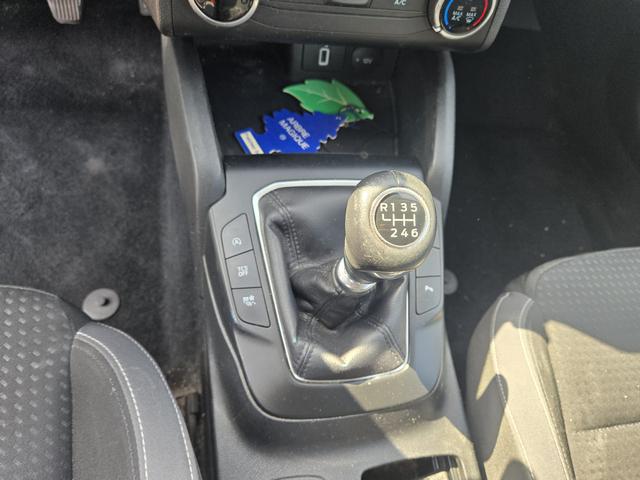 Ford Focus Cool 1.Hand/1 Jahr Garantie/ TÜV NEU 