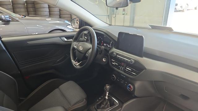 Ford Focus Cool /1 Jahr Garantie/TÜV Neu /1.Hand/NAVI 