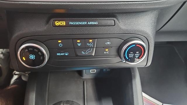 Ford Focus Cool /1 Jahr Garantie/TÜV Neu /1.Hand/NAVI 