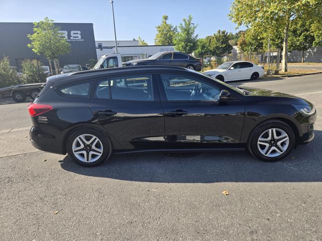 Ford Focus Cool /1 Jahr Garantie/TÜV Neu /1.Hand/NAVI 