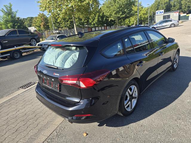 Ford Focus Cool /1 Jahr Garantie/TÜV Neu /1.Hand/NAVI 