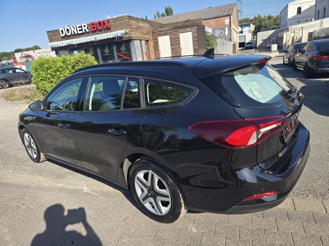 Ford Focus Cool /1 Jahr Garantie/TÜV Neu /1.Hand/NAVI 