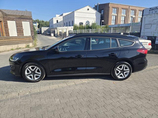 Ford Focus Cool /1 Jahr Garantie/TÜV Neu /1.Hand/NAVI 