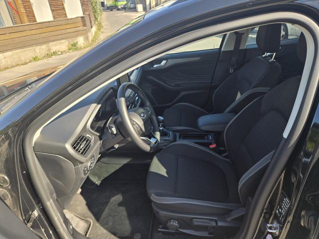 Ford Focus Cool /1 Jahr Garantie/TÜV Neu /1.Hand/NAVI 