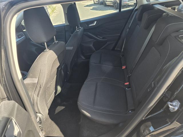 Ford Focus Cool /1 Jahr Garantie/TÜV Neu /1.Hand/NAVI 