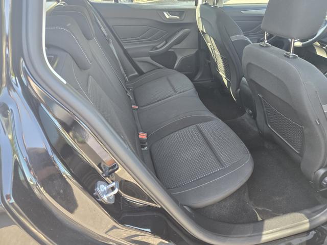 Ford Focus Cool /1 Jahr Garantie/TÜV Neu /1.Hand/NAVI 