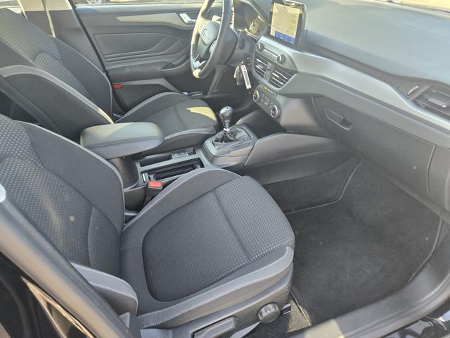 Ford Focus Cool /1 Jahr Garantie/TÜV Neu /1.Hand/NAVI 